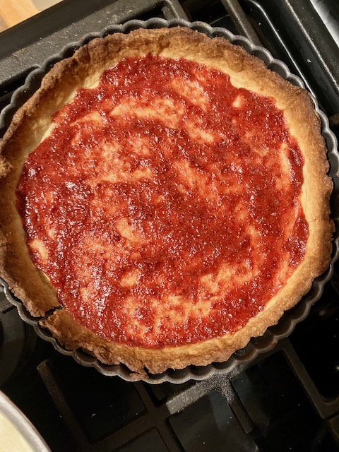 Tart crust with raspberry jam