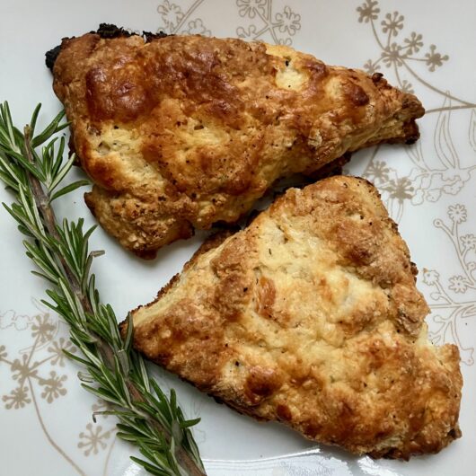 Apricot scones with rosemary and goat cheese